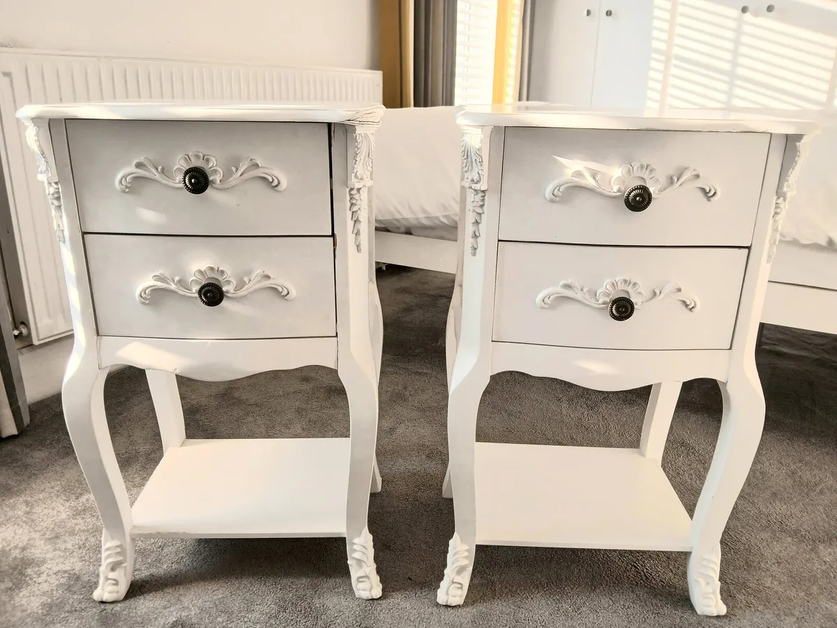 Bedside lockers