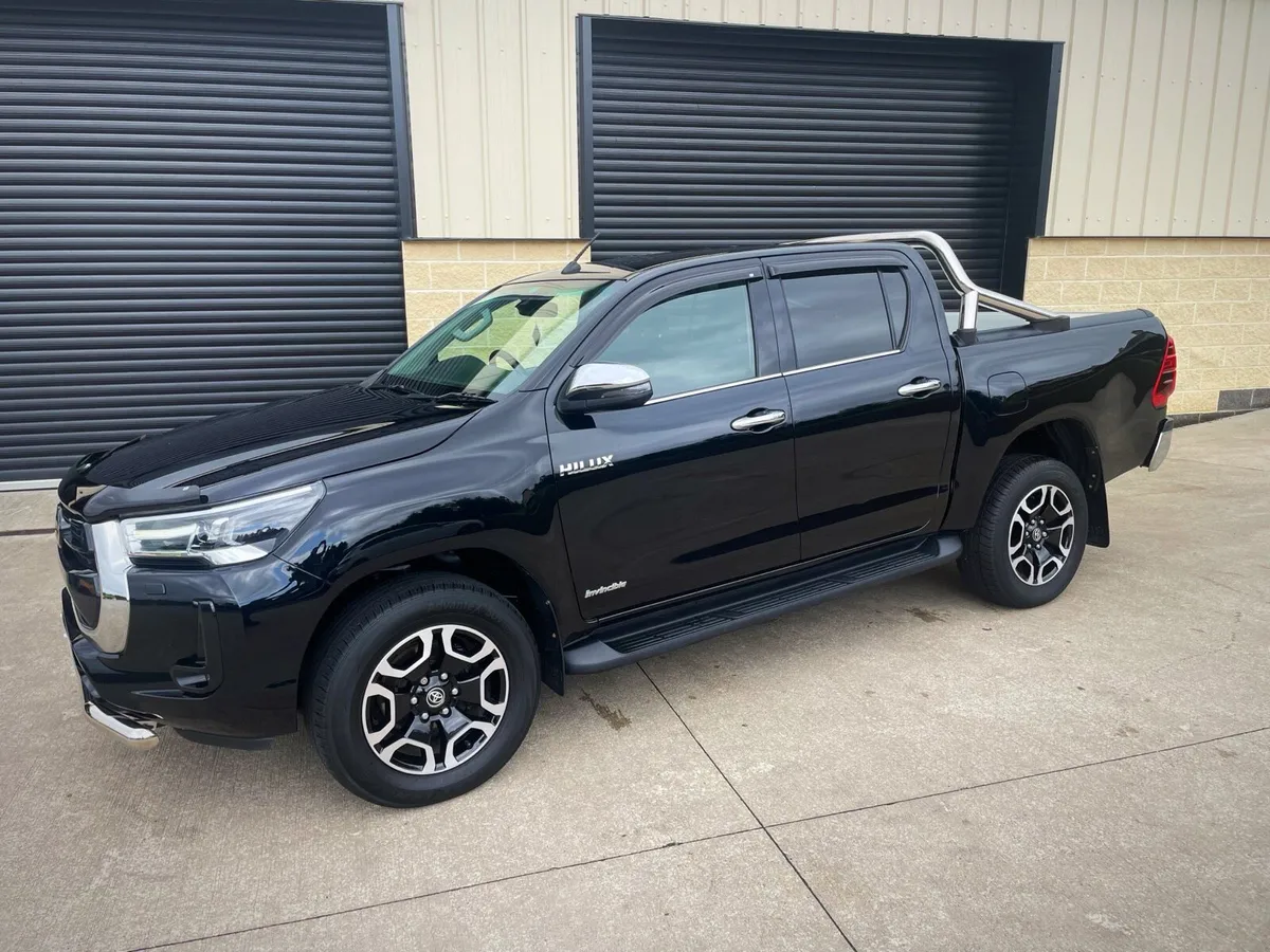 2021 TOYOTA HILUX 2.4 D4D INVINCIBLE AUTO - Image 1