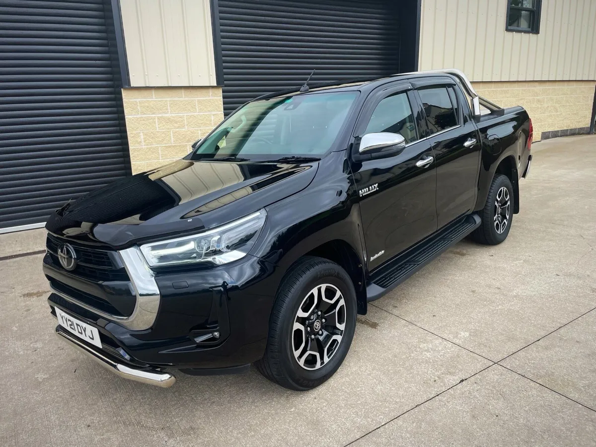2021 TOYOTA HILUX 2.4 D4D INVINCIBLE AUTO - Image 2