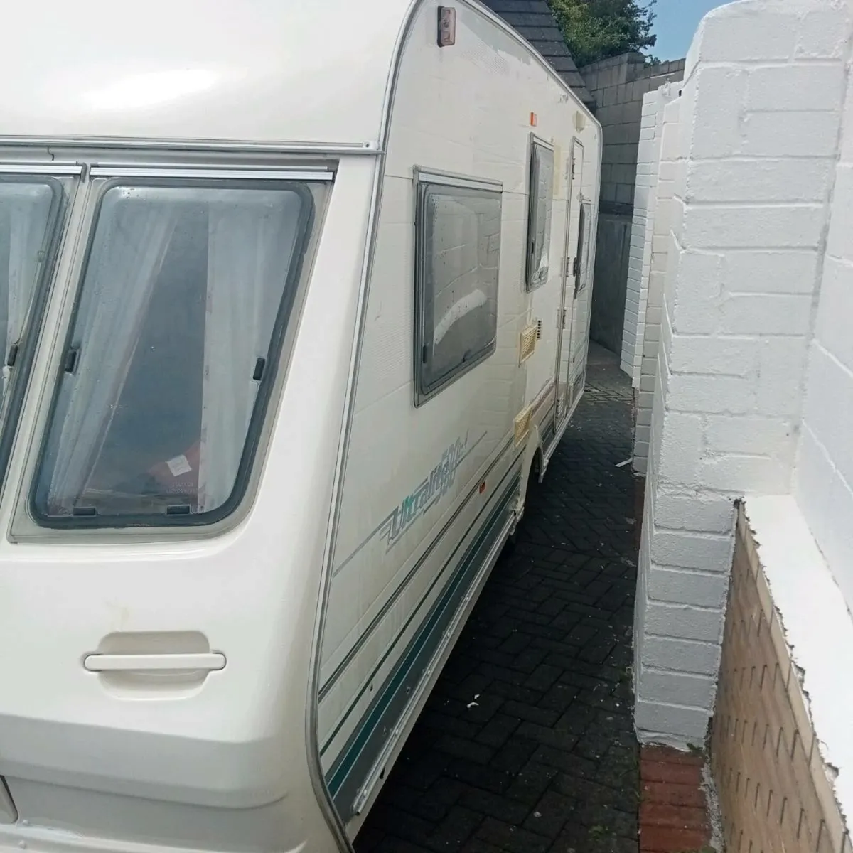 Lunar 4 berth caravan - Image 4