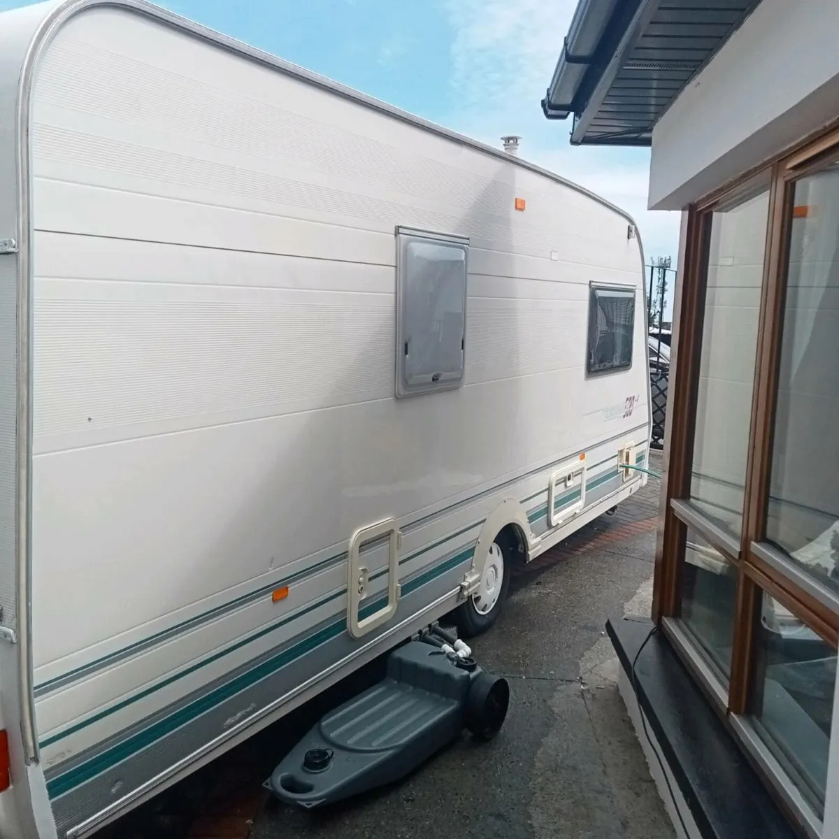 Lunar 4 berth caravan - Image 1