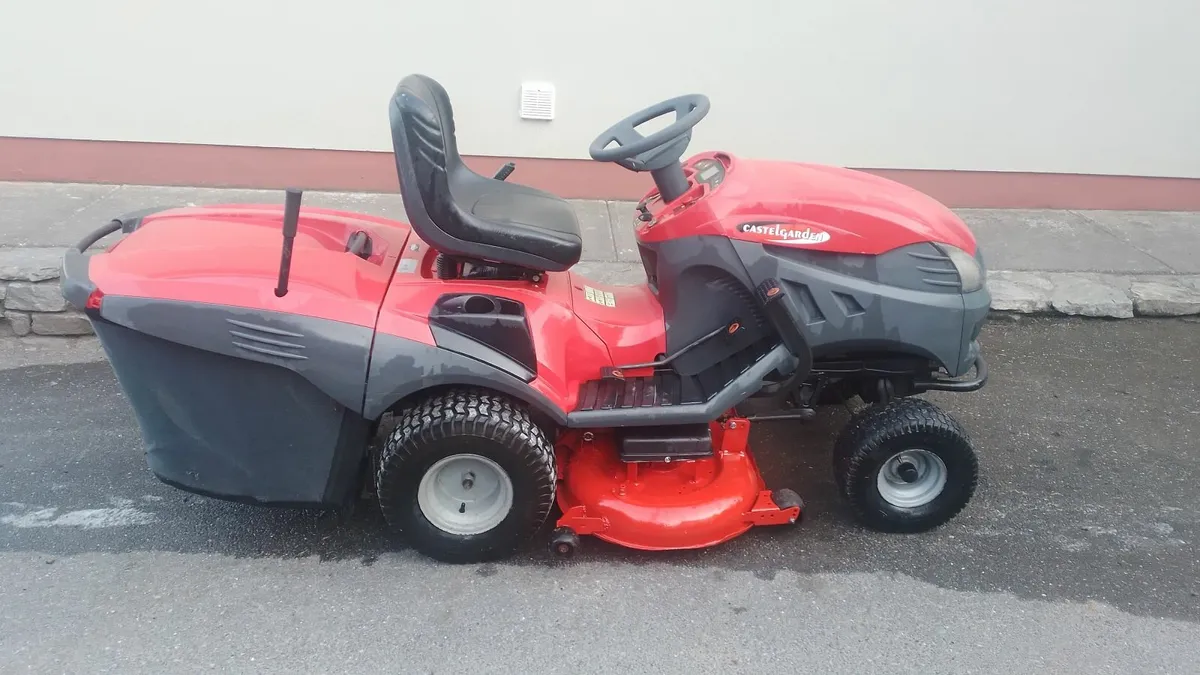 Ride-on mower - Image 1