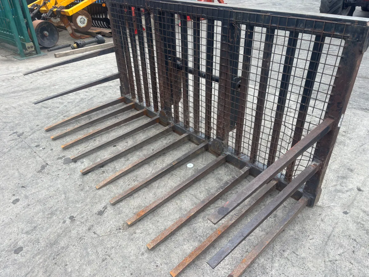 BuckRake Grape to Suit Manitou - Image 1