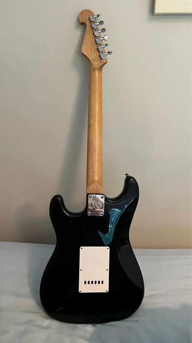 Electric Guitar - Image 3