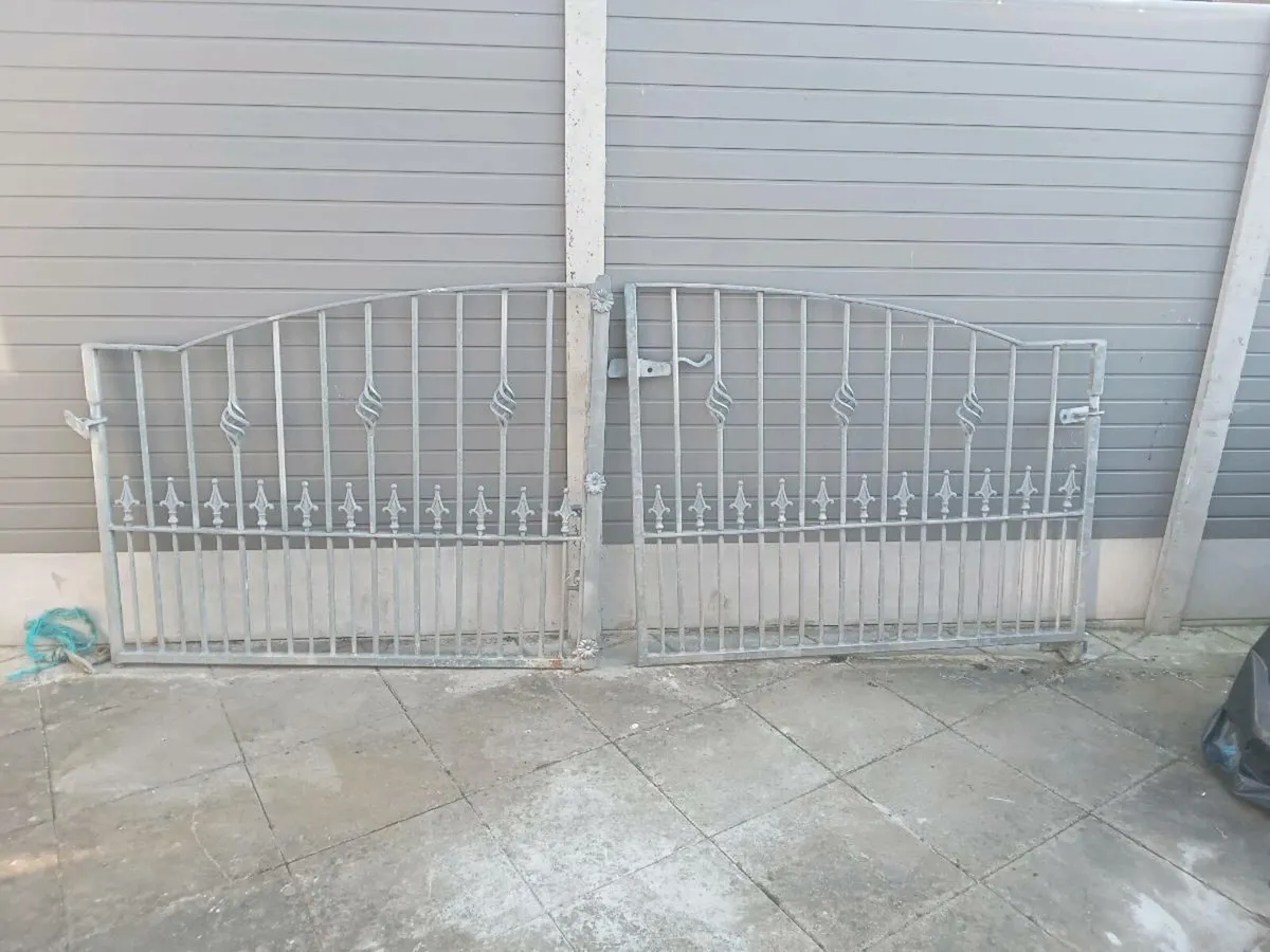 Gates - Image 1