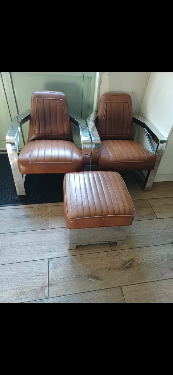 Beautiful leather and chrome set - Image 1