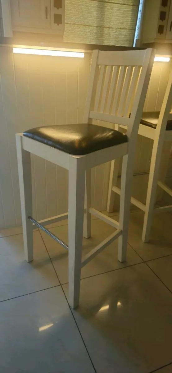 2 Beautiful Kitchen Bar Stools - Image 2
