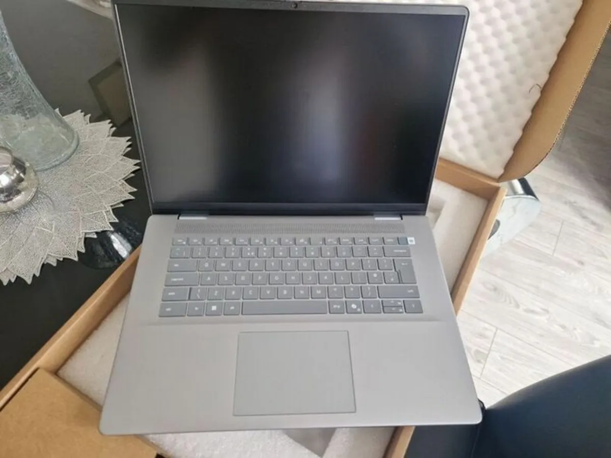 Laptop - Image 3