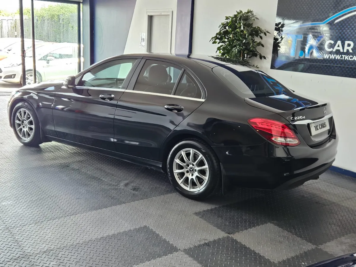 18 MERCEDES BENZ E-CLASS AVANTGARDE - Image 3
