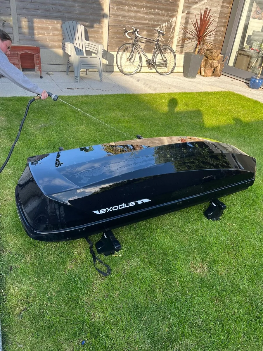 Roof box - Image 1