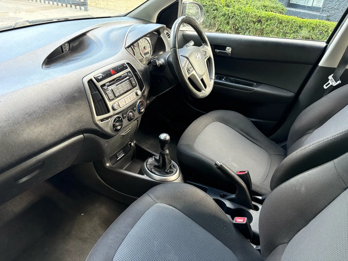 2012 Hyundai i20 petrol - Image 4
