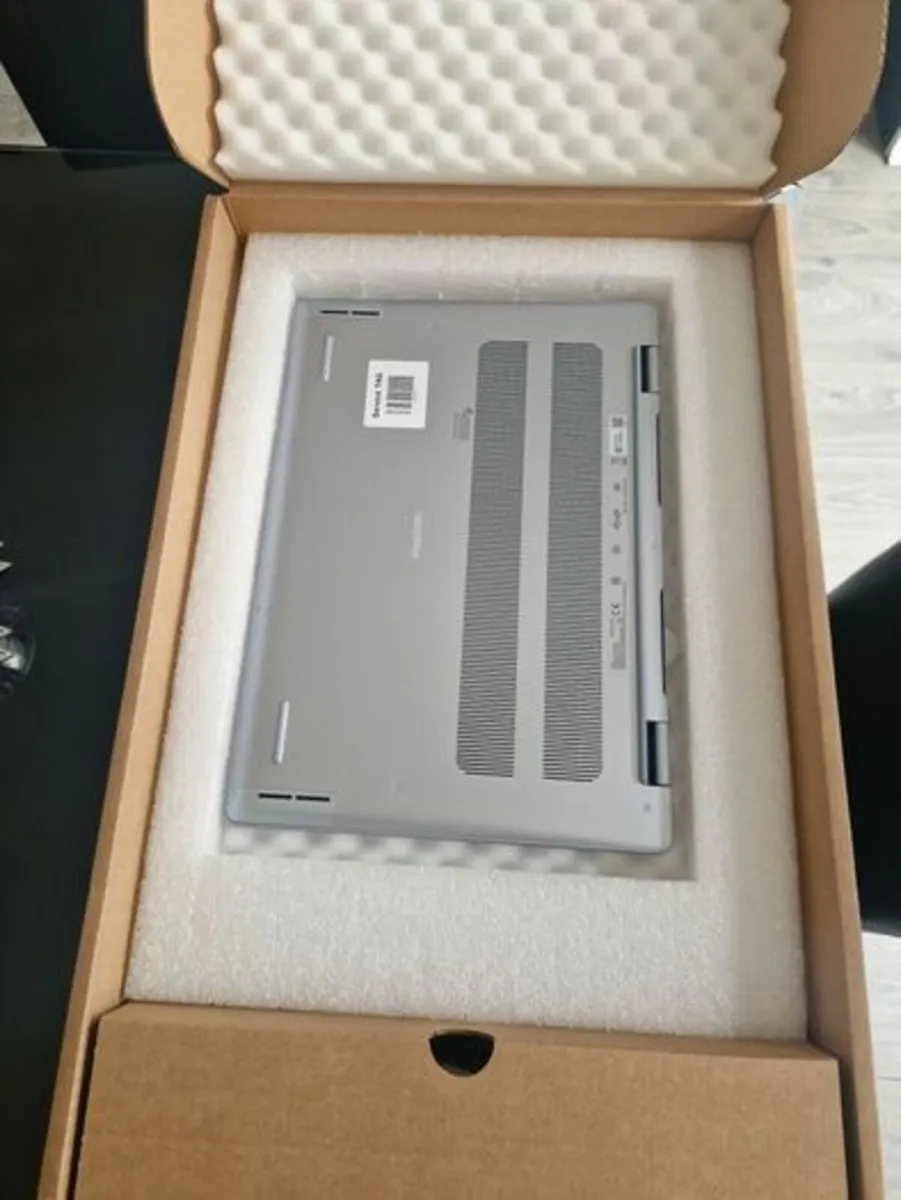 Laptop - Image 2