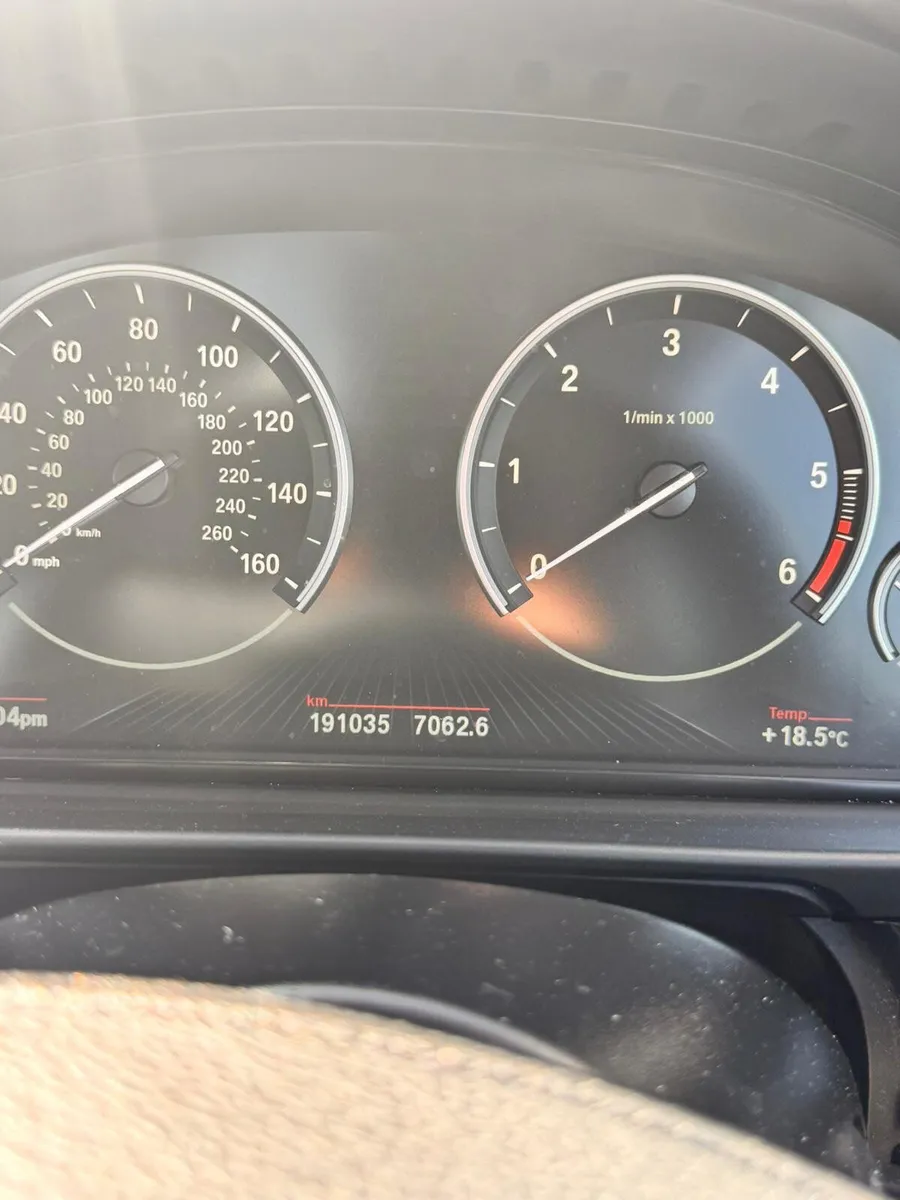 BMW 5-Series 2015 - Image 2