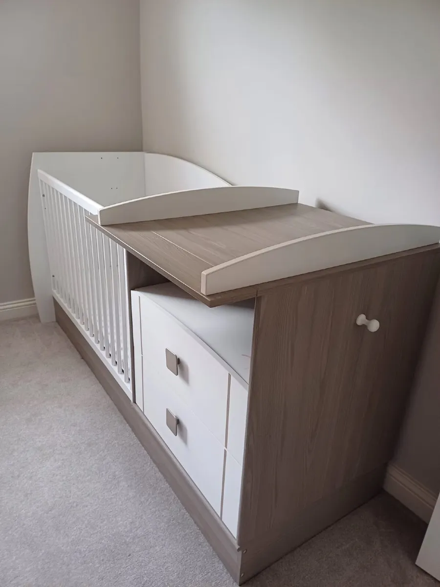 Cot + Changing Unit - Image 3