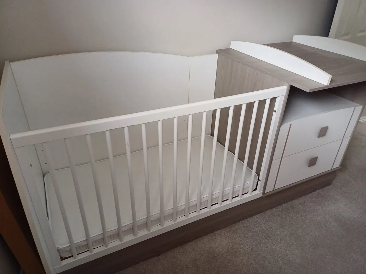 Cot + Changing Unit - Image 4