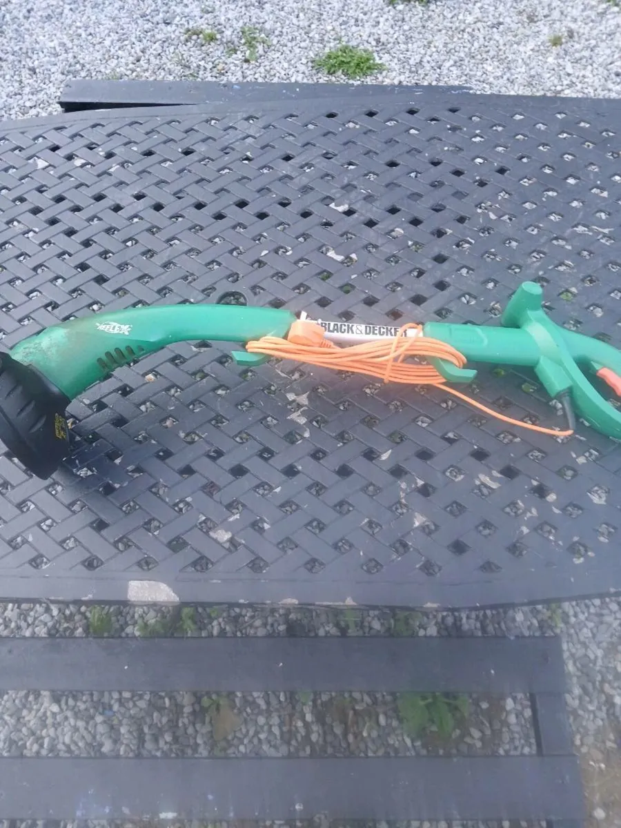 Black and Decker grass trimmers working perfect - Image 1