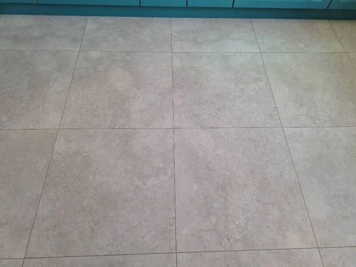 Floor tile