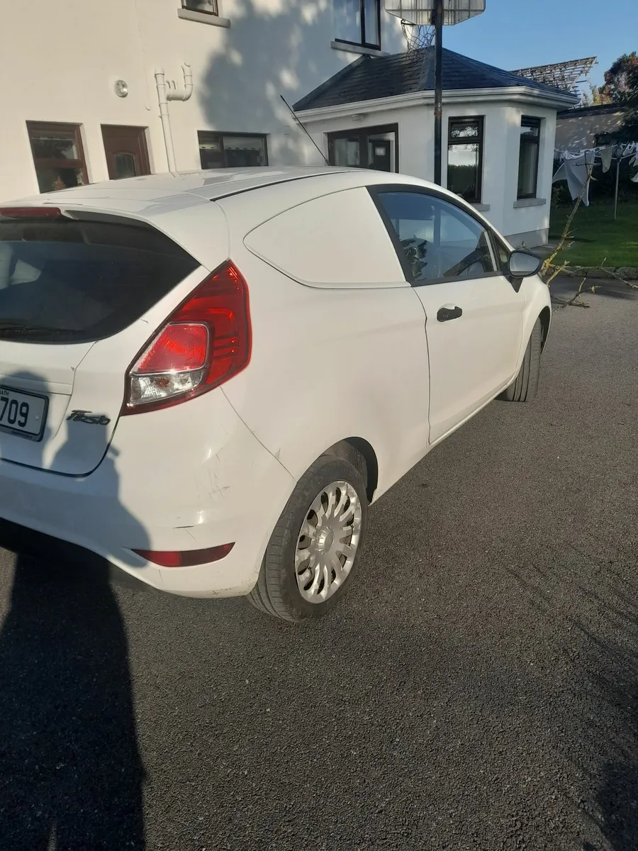 Ford Fiesta 2014 - Image 2