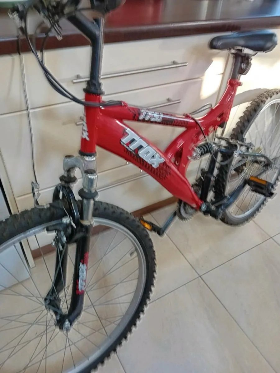 BOYS MOUNTAIN BIKE 26  INCH WHEELS