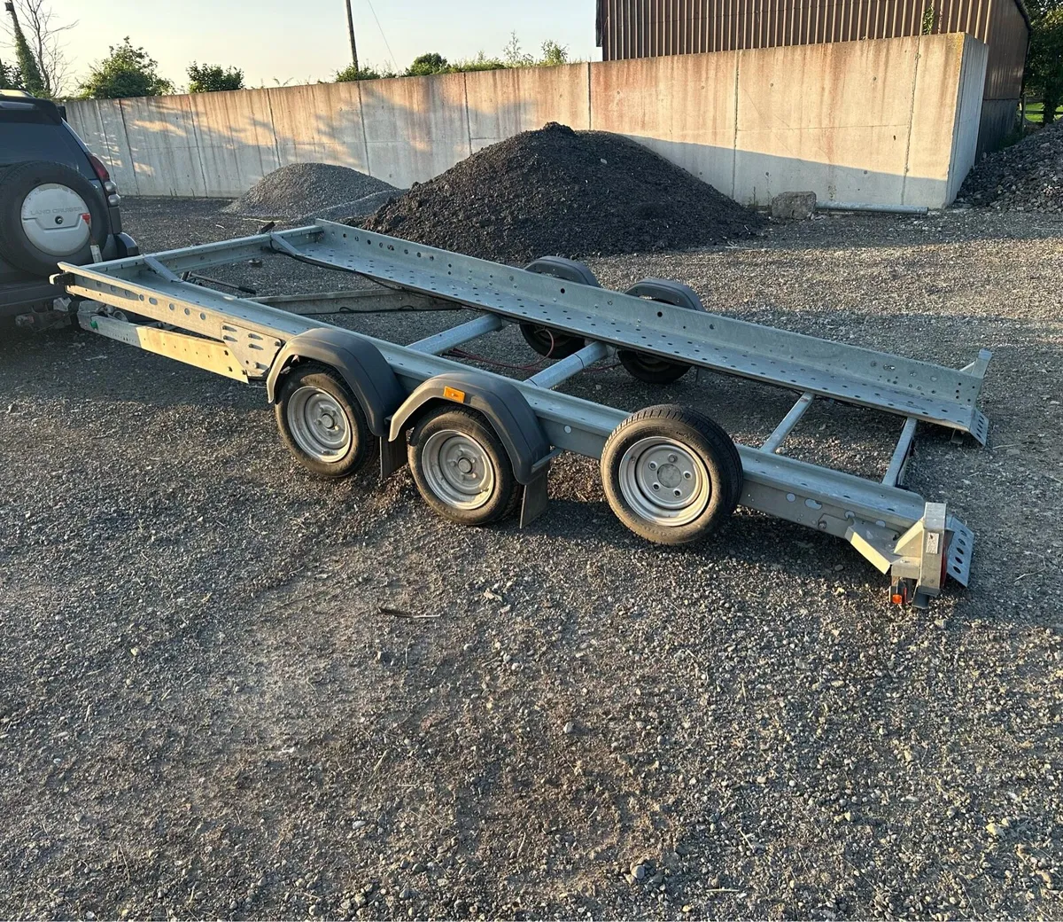 Tilt bed car transporter - Image 1