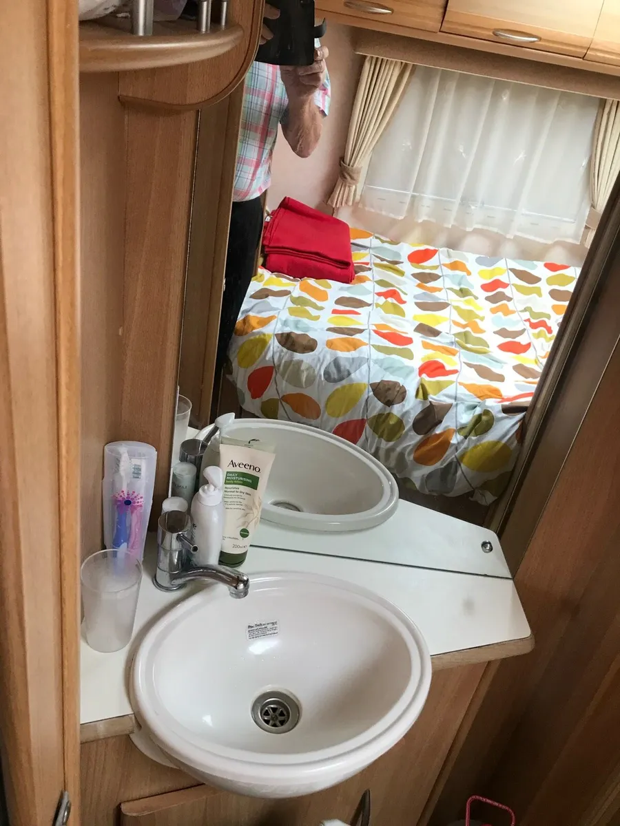4 berth coachman vip caravan - Image 4