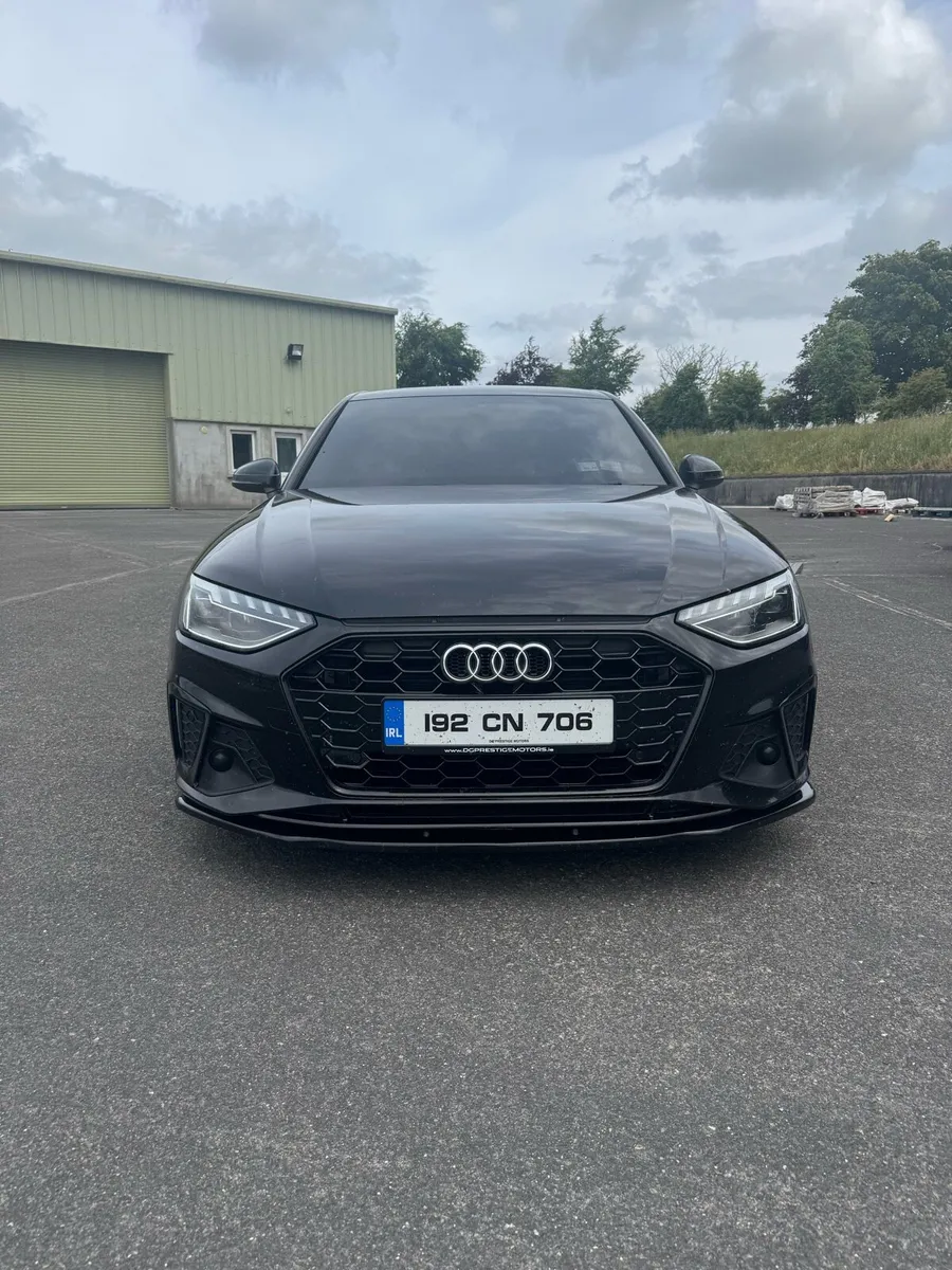 Audi A4 black edition s-line - Image 2