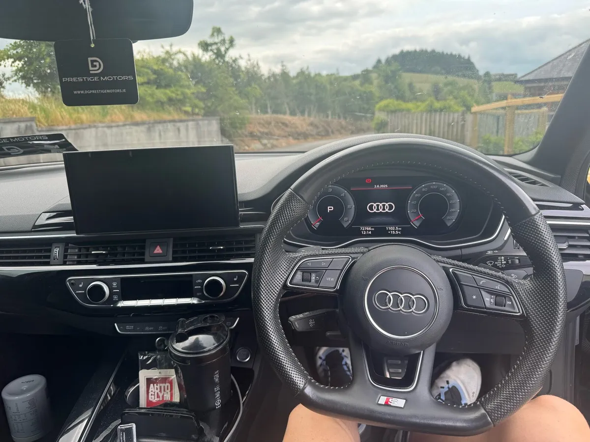Audi A4 black edition s-line - Image 4
