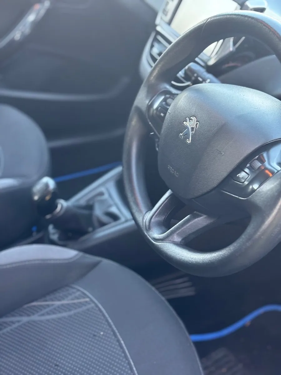 Peugeot 208 2013 - Image 2