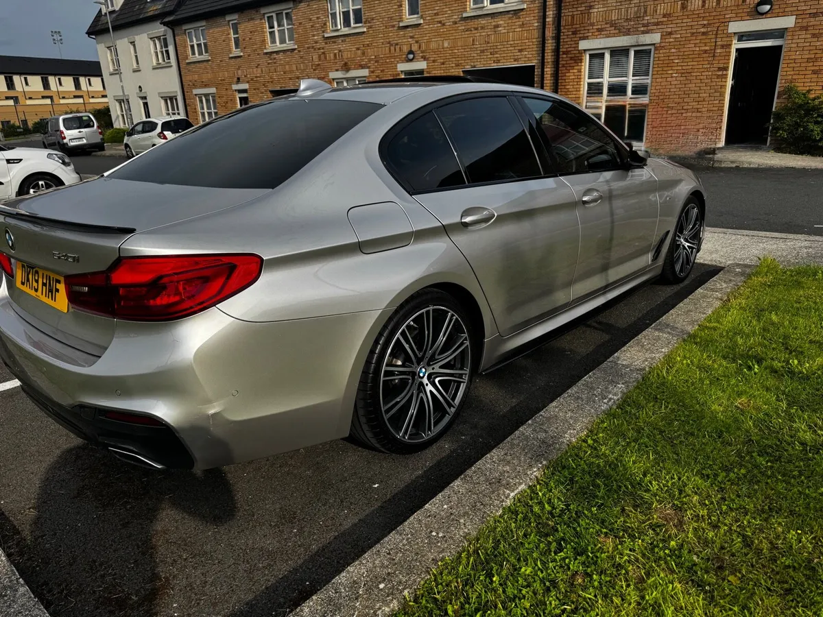 BMW 540I XDRIVE INDIVIDUAL HI SPEC MODEL - Image 3