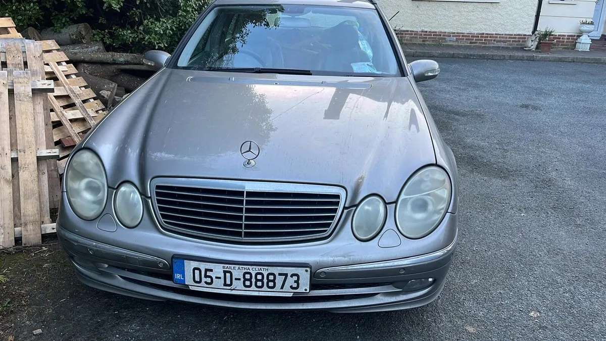 Mercedes-Benz E-Class 2005 - Image 2
