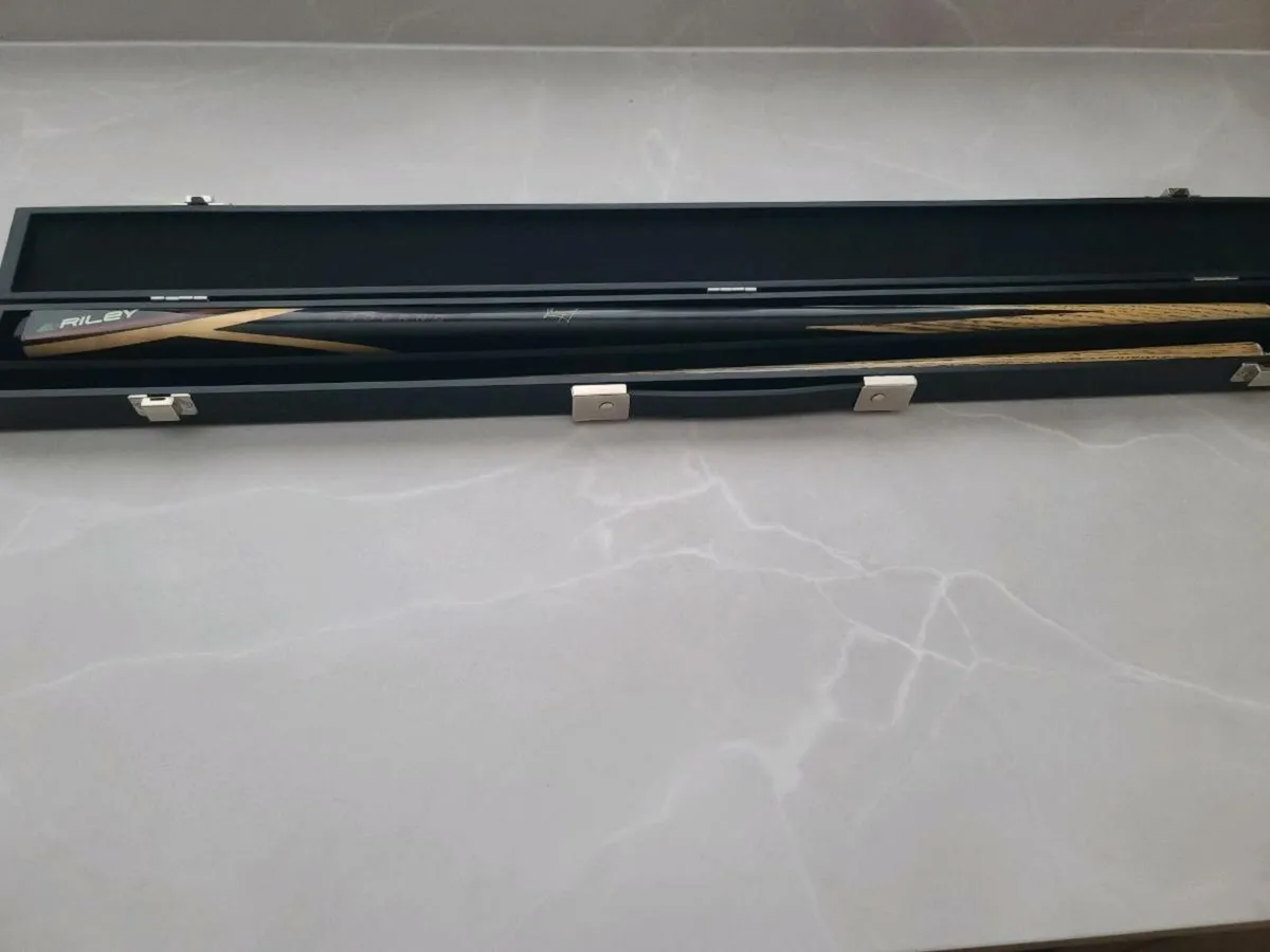 Riley 2 piece snooker cue - Image 1