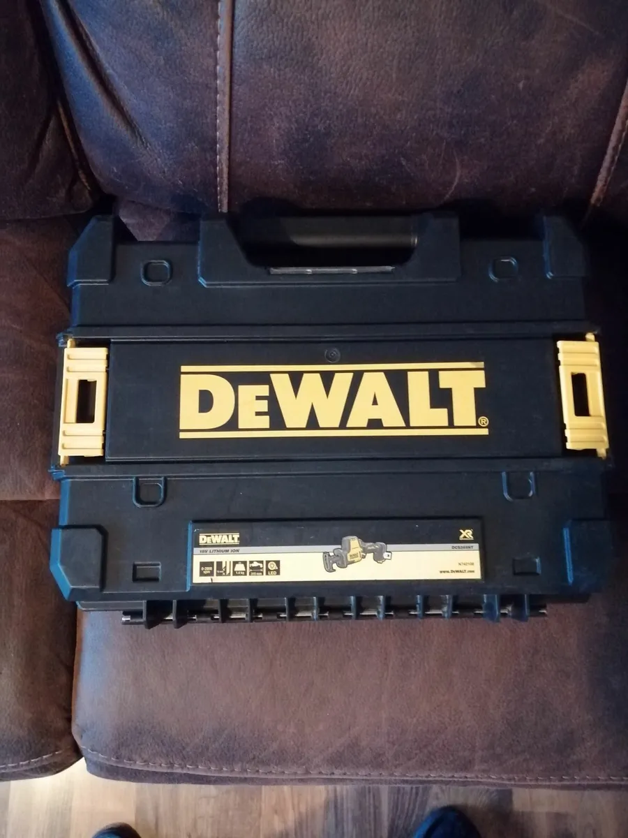 Brand new 18v dewalt reciprocating saw kit - Image 3