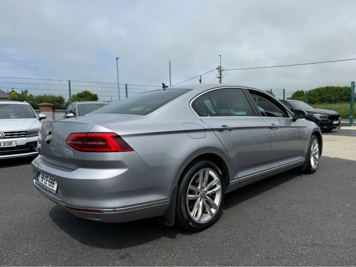 Volkswagen Passat Highline 1.6 TDI Manual 6speed - Image 2