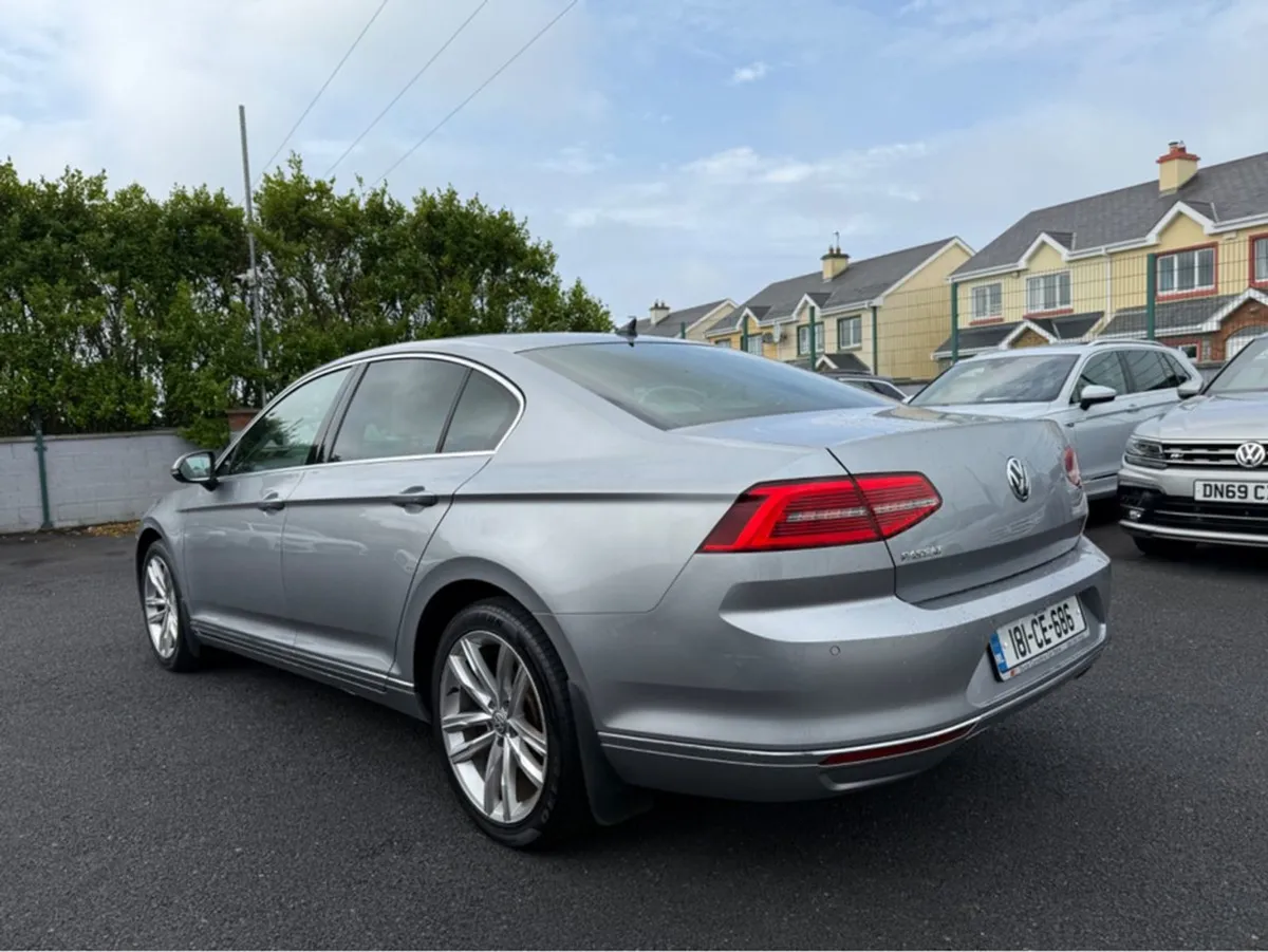 Volkswagen Passat Highline 1.6 TDI Manual 6speed - Image 3