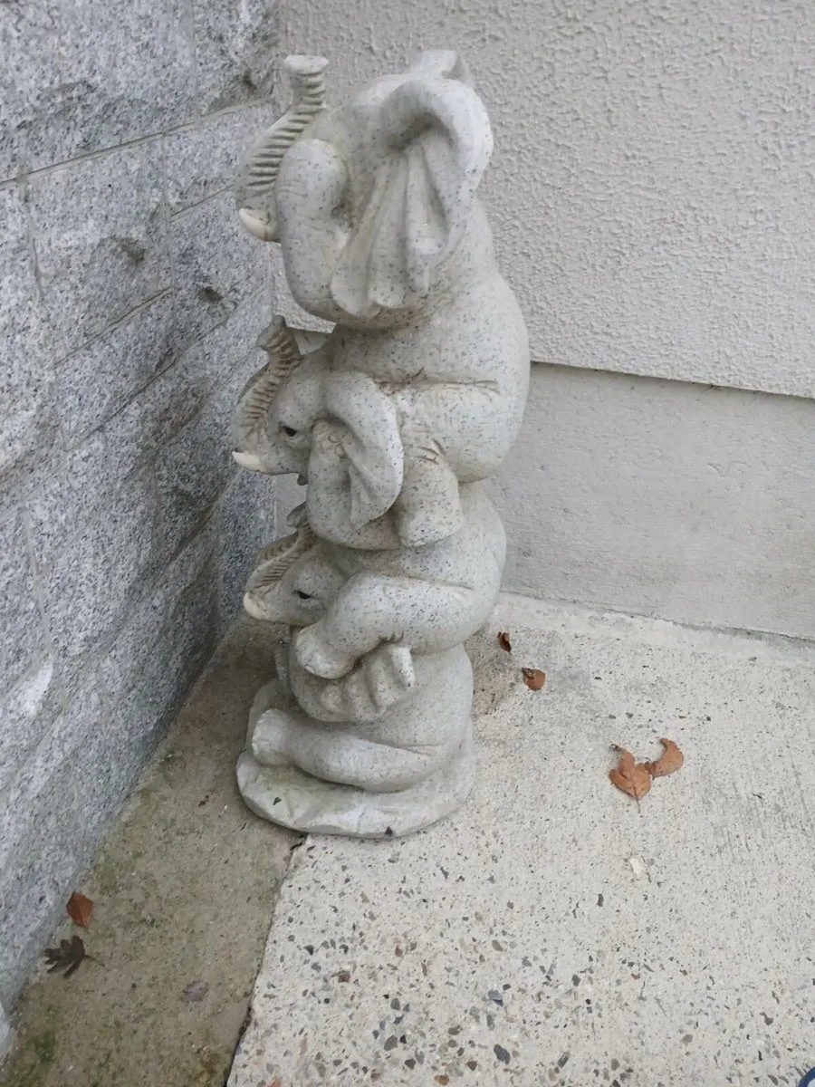 Elephant's stack outdoor statue - Image 2