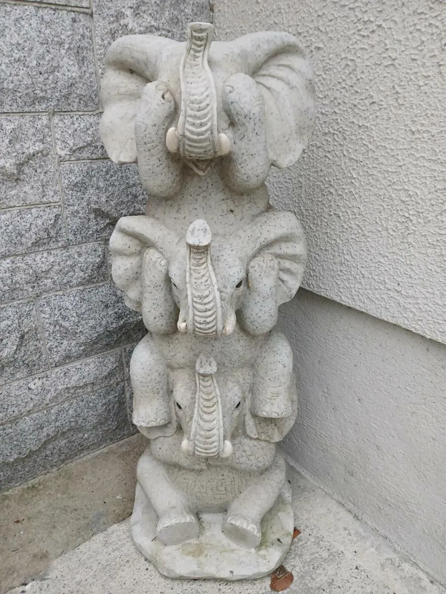 Elephant's stack outdoor statue - Image 4
