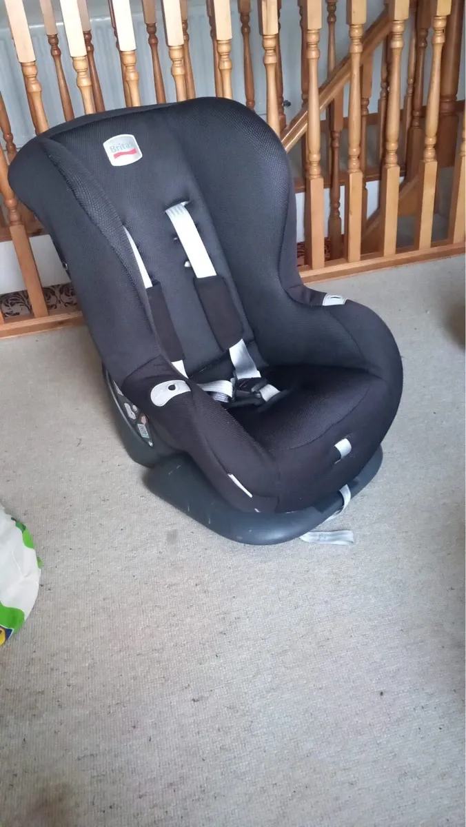 Baby car seat- Rarely used - Image 1