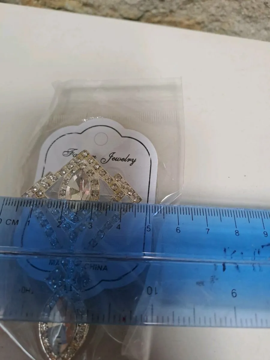 Large rhinestone crystal brooch - Image 3