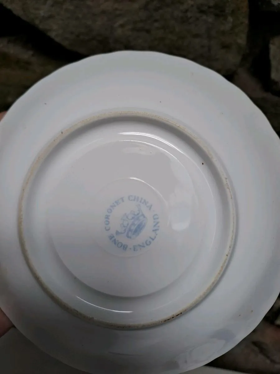 Floral teacup and saucer - Image 3
