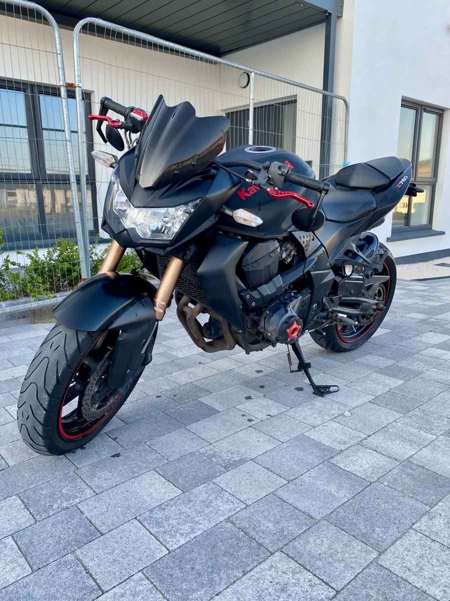 Kawasaki Z750R Black Edition - Image 2