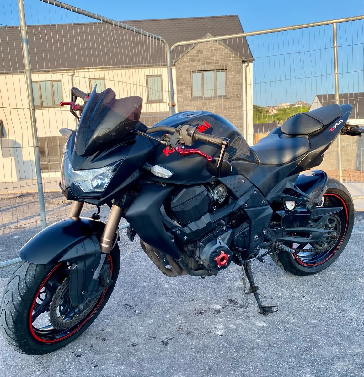 Kawasaki Z750R Black Edition - Image 1