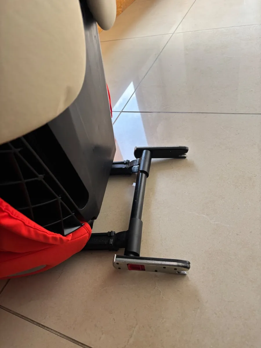Car seat - Image 1