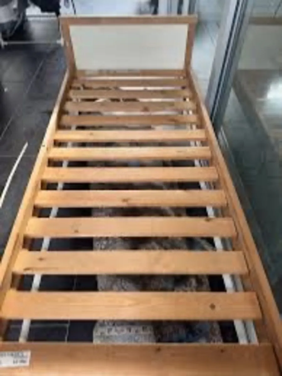 Single bed frame - Image 1
