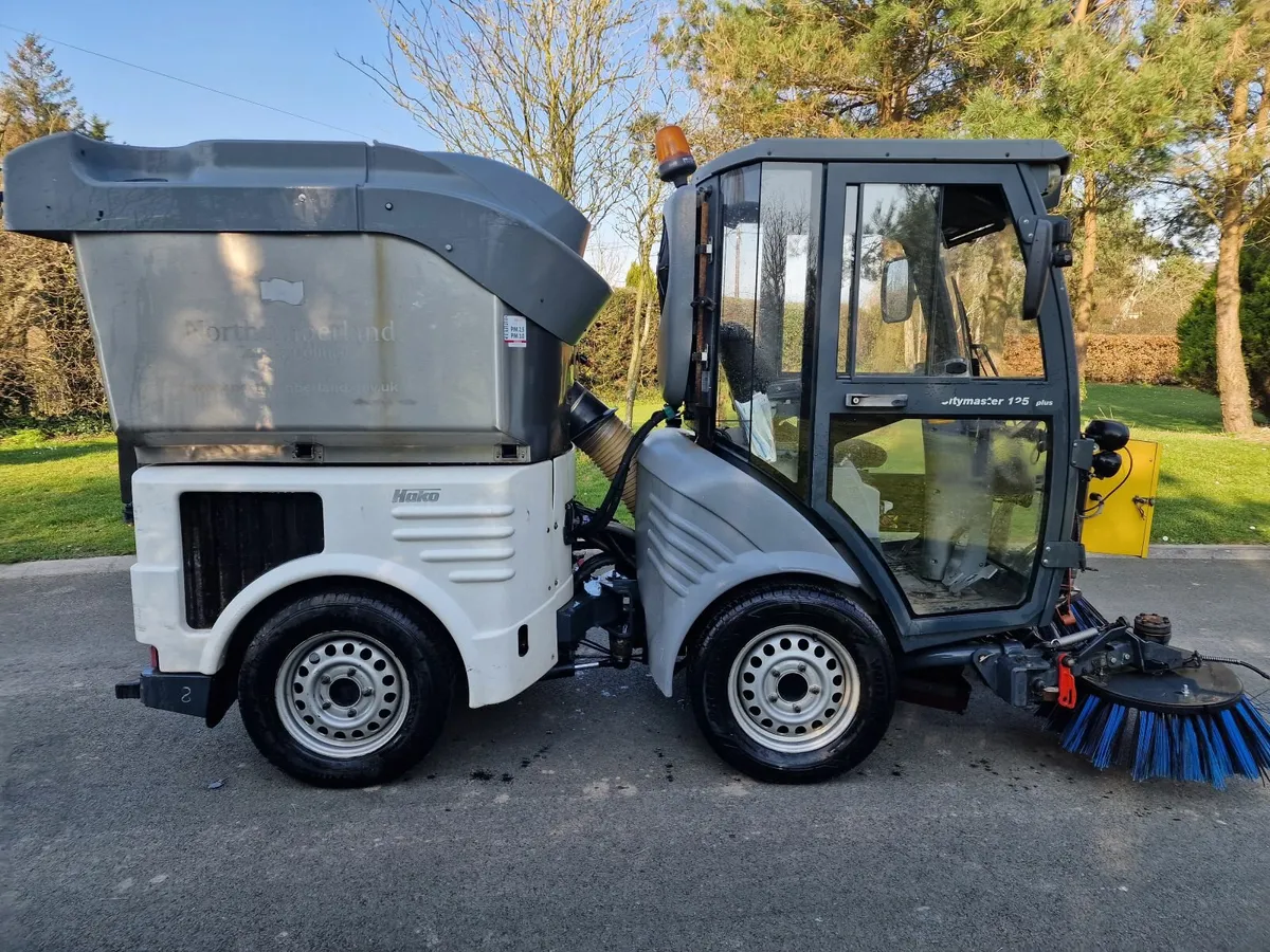 2019 Hako Citymaster Roadsweeper Road Sweeper - Image 2