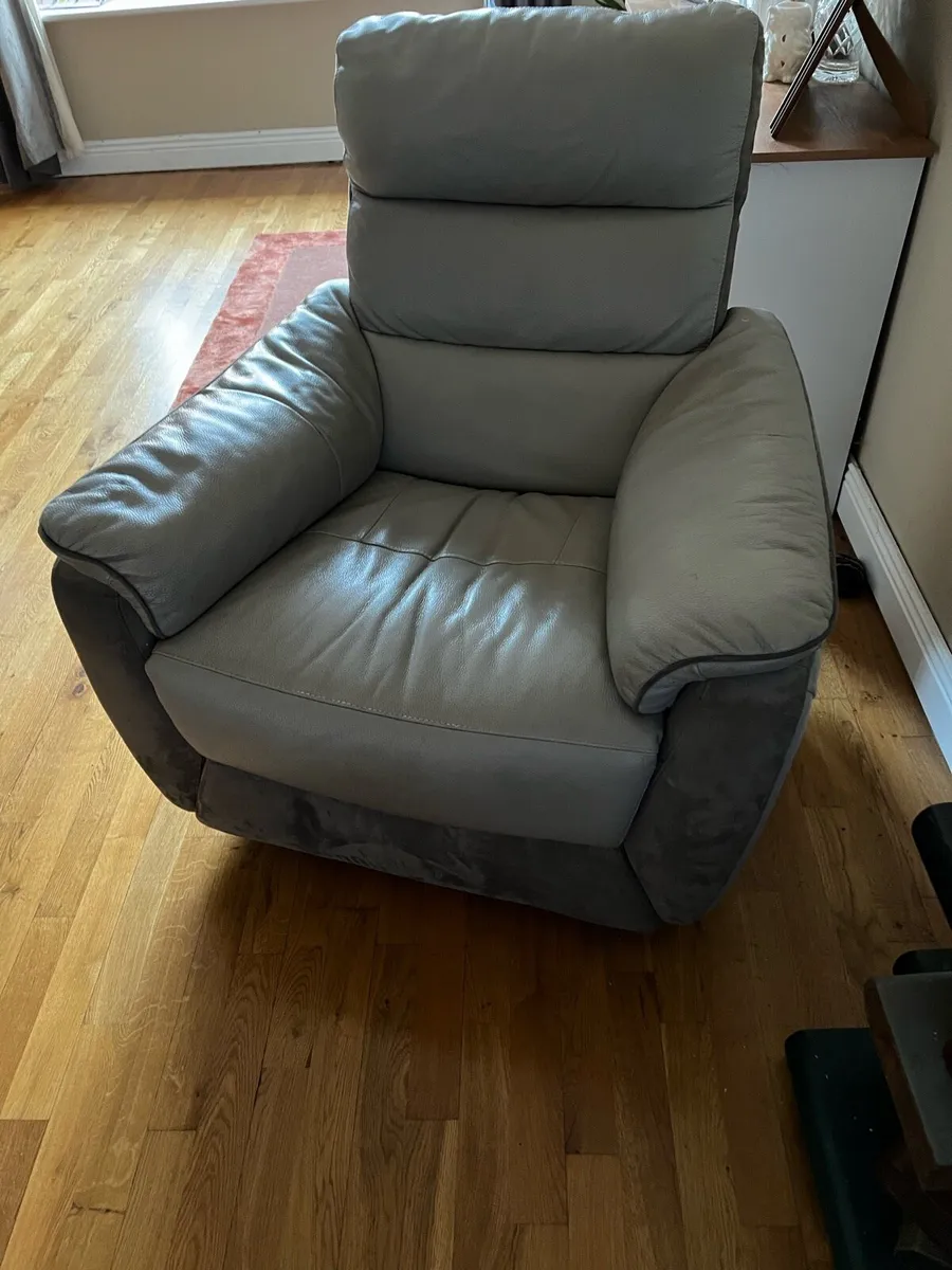 Arm chair recliner - Image 1