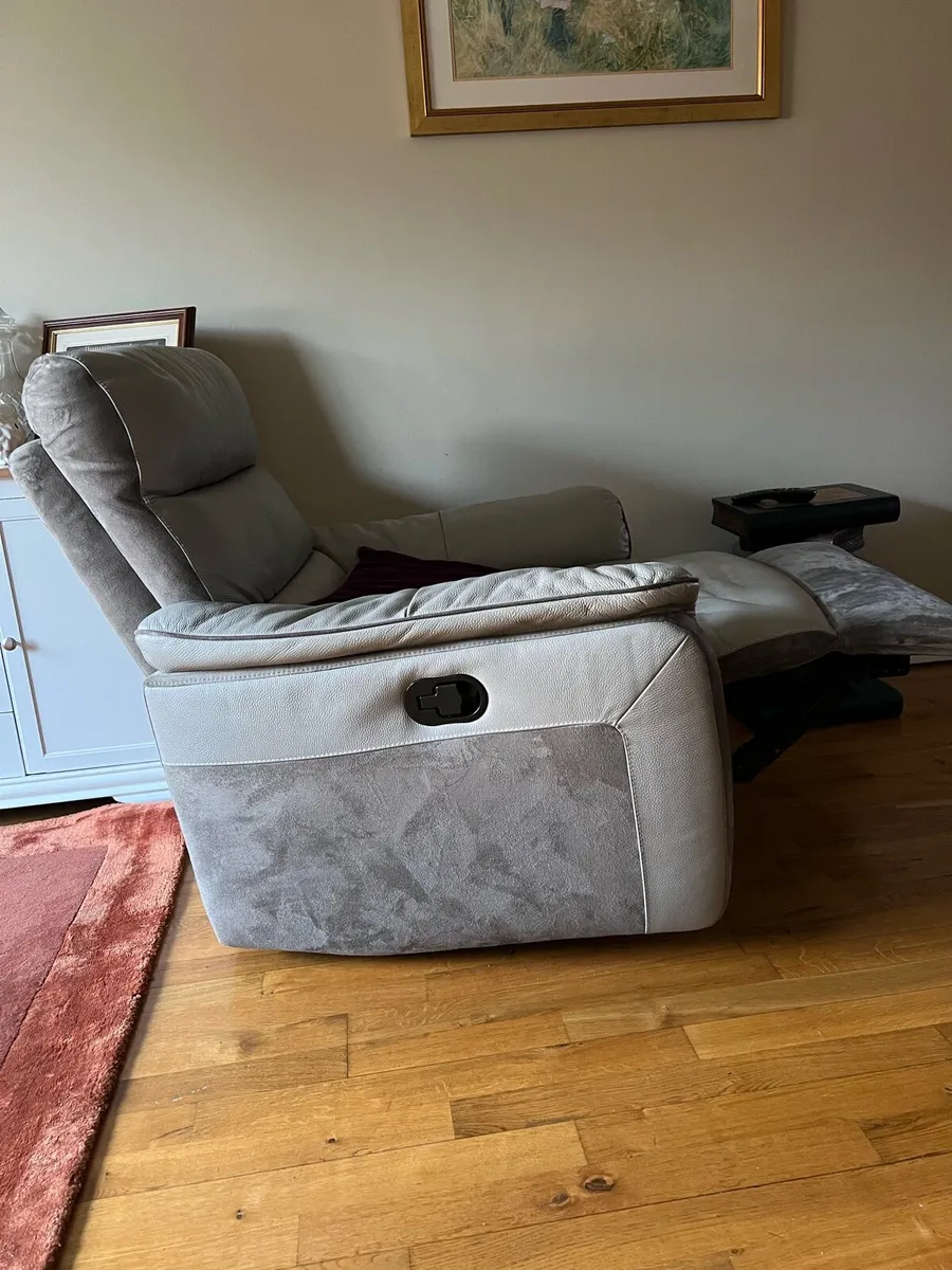 Arm chair recliner - Image 2