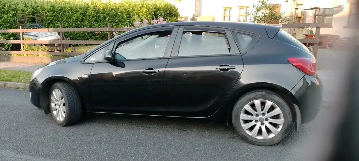 opel astra,has nct and tax until October - Image 1