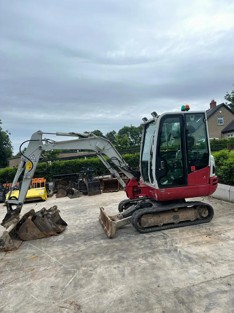 2018 TAKEUCHI TB230 - Image 3