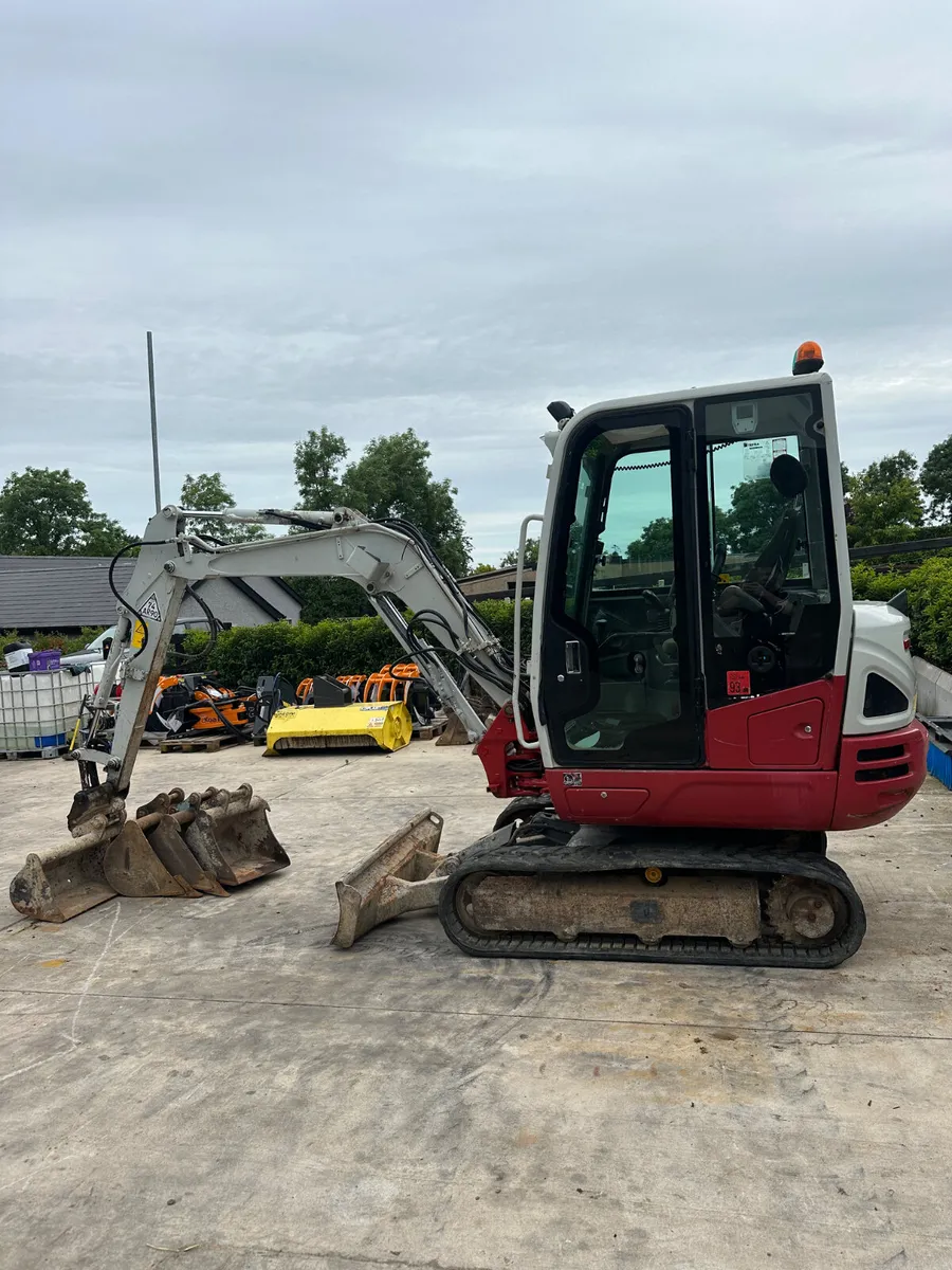 2018 TAKEUCHI TB230 - Image 4