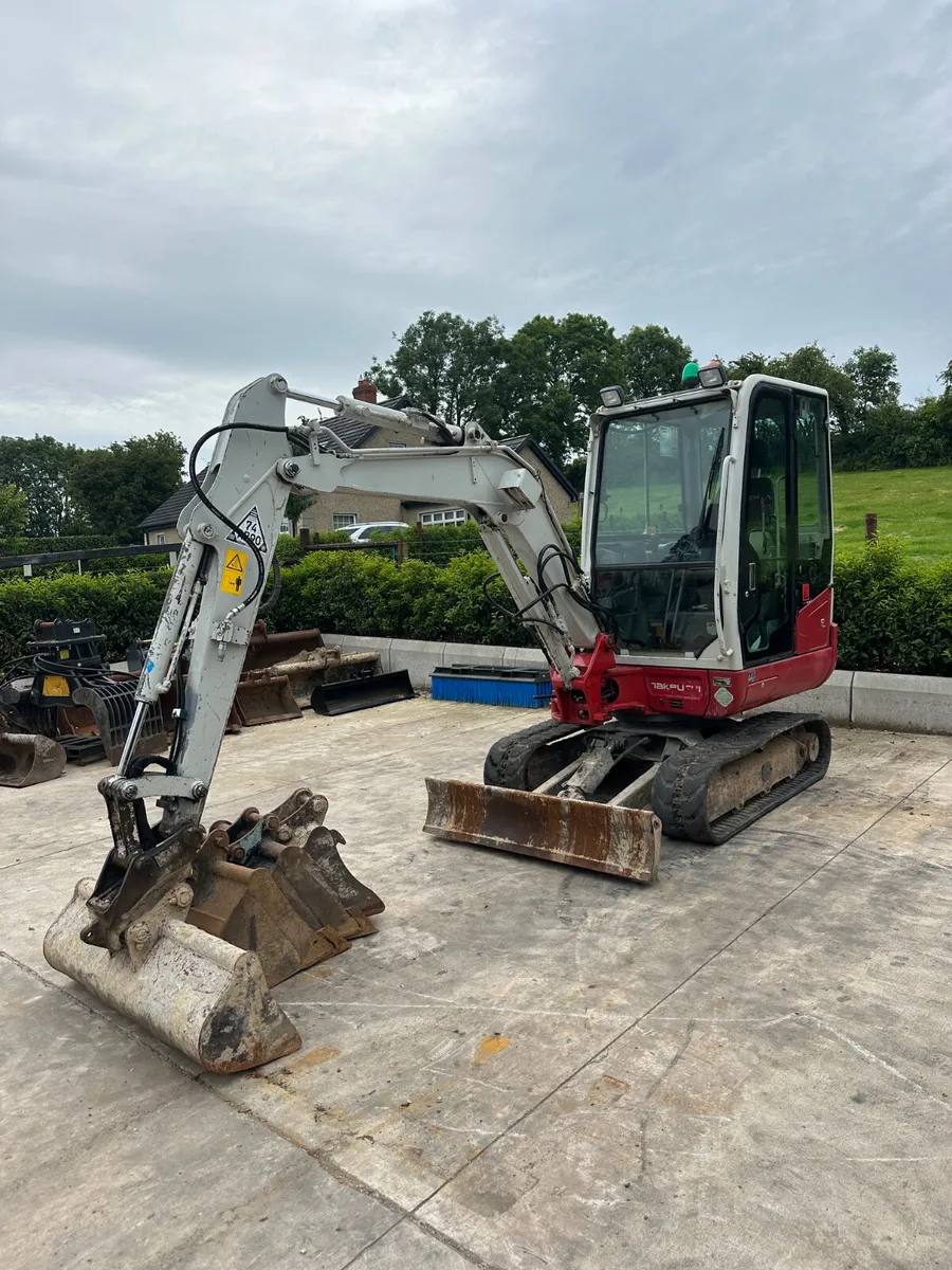 2018 TAKEUCHI TB230 - Image 2